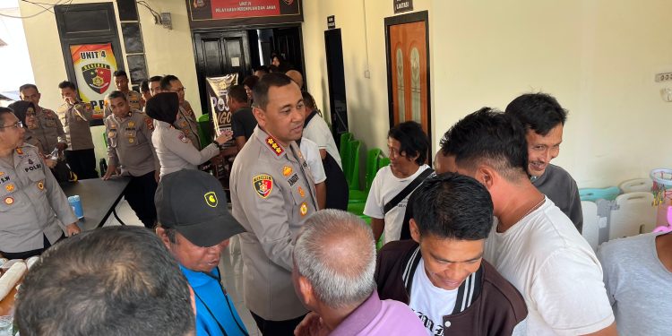 Jumat Curhat Bersama Pengemudi Bentor, Kapolresta Gorontalo Kota Serap Aspirasi dan Ingatkan Keselamatan