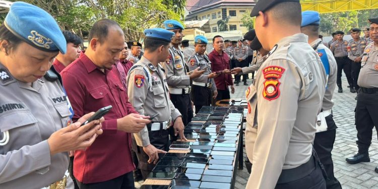 Antisipasi Judi Online dan Pinjol Propam Polda Gorontalo Periksa HP Personel Dit Samapta