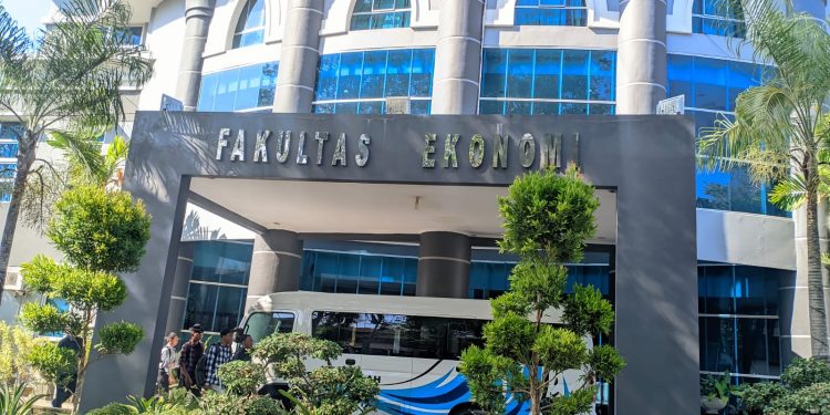 Mahasiswa Baru Pendidikan Ekonomi UNG Pertanyakan Iuran Temu PA Rp100 Ribu