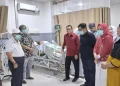 Jenguk Korban 17 Tusukan, Wali Kota Adhan: Kalau Ada Masalah, Cari Solusi Bukan Main Tusuk