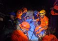 Tim SAR Evakuasi Warga yang Ditemukan Lemas di Jalur Air Terjun Lombongo