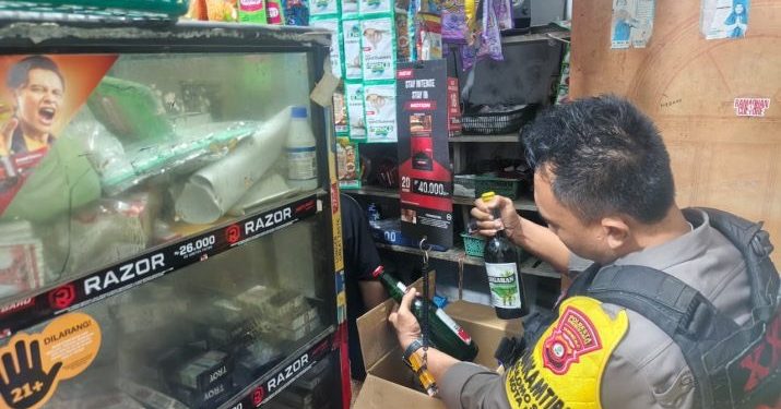 Patroli Malam Polsek Kota Utara, Sejumlah Botol Miras Diamankan